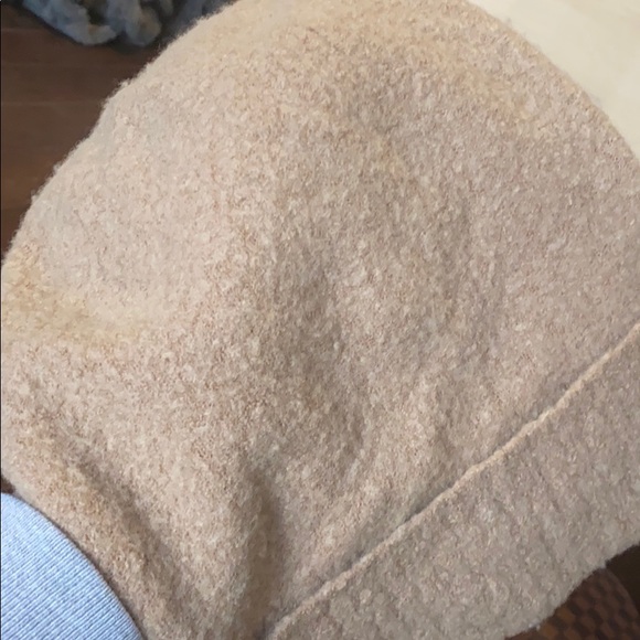 Aritzia toque - Picture 3 of 3